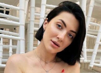 Снежана Бабкина позировала в смелом прозрачном белье