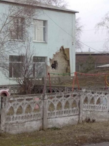 В Станице Луганской боевики обстреляли детский сад: есть пострадавшие В Станице Луганской боевики обстреляли детский сад: есть пострадавшие