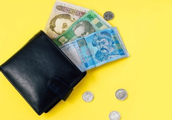 Cоцвыплаты, цены на горючее, выходные: что изменится для украинцев в мае Cоцвыплаты, цены на горючее, выходные: что изменится для украинцев в мае
