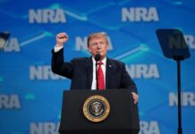Дональд Трамп критикує Джо Байдена за допомогу Україні
