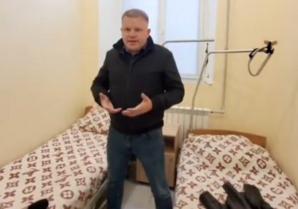 Мэр Белгород-Днестровского заявил, что его побили сотрудники СБУ Мэр Белгород-Днестровского заявил, что его побили сотрудники СБУ