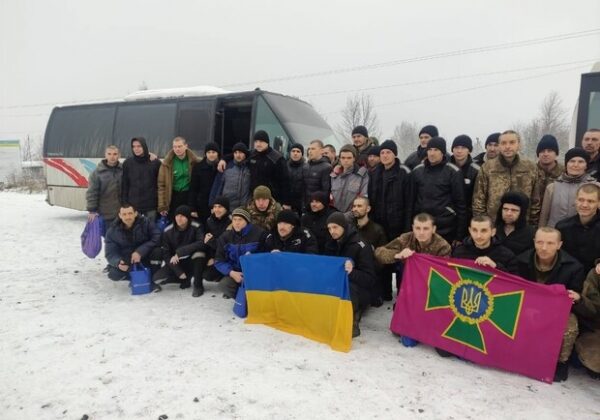 Украина вернула 116 военных и гражданских, попавших в плен РФ Украина вернула 116 военных и гражданских, попавших в плен РФ