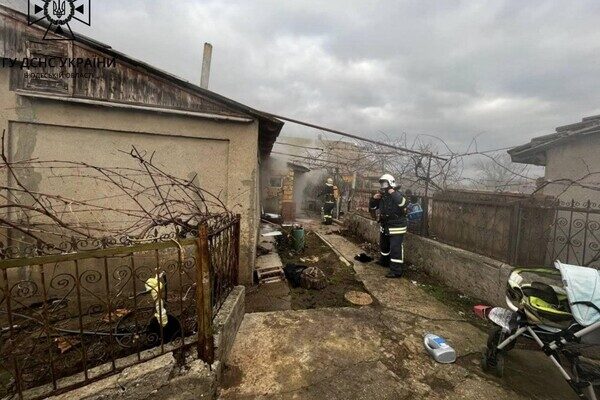 Из-за электрокамина: в страшном пожаре под Одессой погиб двухлетний ребенок, еще один пострадал Из-за электрокамина: в страшном пожаре под Одессой погиб двухлетний ребенок, еще один пострадал