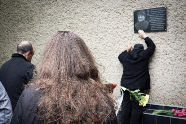 В Одесской области открыли мемориальную доску погибшему защитнику Мариуполя В Одесской области открыли мемориальную доску погибшему защитнику Мариуполя