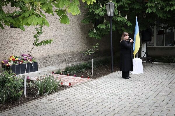 В Одесской области открыли мемориальную доску погибшему защитнику Мариуполя В Одесской области открыли мемориальную доску погибшему защитнику Мариуполя