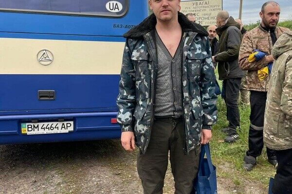Из плена вернулись три защитника острова Змеиный Из плена вернулись три защитника острова Змеиный