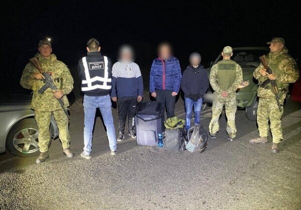 В Одесской области задержали двух мужчин, которые пыталсь сбежать за границу В Одесской области задержали двух мужчин, которые пыталсь сбежать за границу