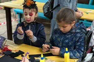 Тыквофест в зоопарке и шабаш в центре: как одесситы отметили Хэллоуин Тыквофест в зоопарке и шабаш в центре: как одесситы отметили Хэллоуин
