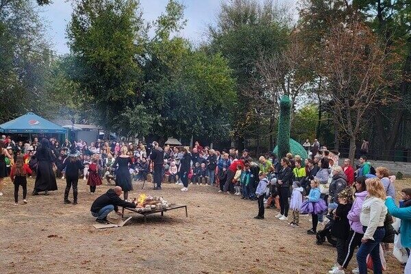 Тыквофест в зоопарке и шабаш в центре: как одесситы отметили Хэллоуин Тыквофест в зоопарке и шабаш в центре: как одесситы отметили Хэллоуин