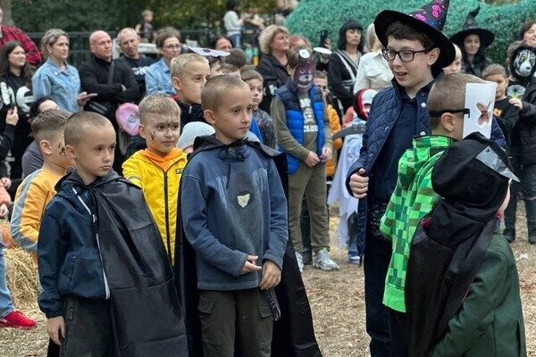 Тыквофест в зоопарке и шабаш в центре: как одесситы отметили Хэллоуин Тыквофест в зоопарке и шабаш в центре: как одесситы отметили Хэллоуин