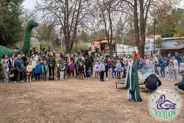 Тыквофест в зоопарке и шабаш в центре: как одесситы отметили Хэллоуин Тыквофест в зоопарке и шабаш в центре: как одесситы отметили Хэллоуин