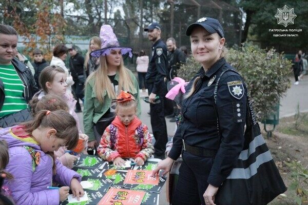 Тыквофест в зоопарке и шабаш в центре: как одесситы отметили Хэллоуин Тыквофест в зоопарке и шабаш в центре: как одесситы отметили Хэллоуин