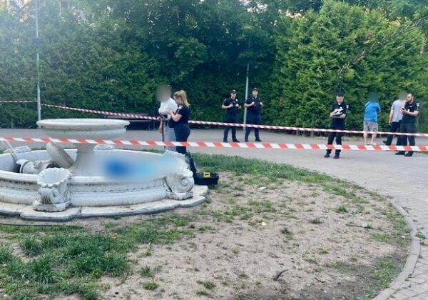 В Одессе фонтан обрушился на двух подростков: один из мальчиков погиб В Одессе фонтан обрушился на двух подростков: один из мальчиков погиб