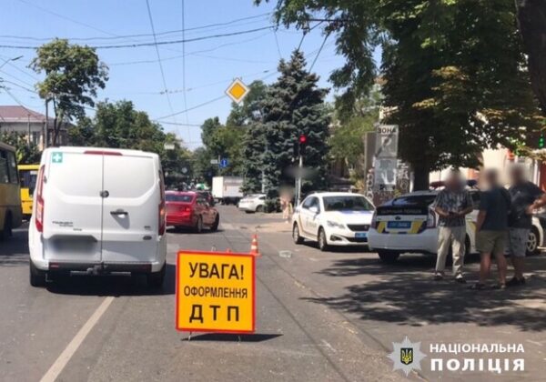 В центре Одессы мужчина перебегал дорогу и попал под авто В центре Одессы мужчина перебегал дорогу и попал под авто