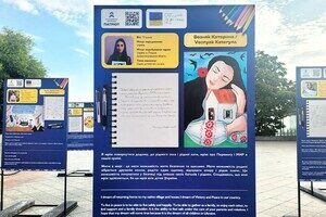 "Лица украинской мечты": в Одессе возле памятника Дюку открыли выставку детских рисунков "Лица украинской мечты": в Одессе возле памятника Дюку открыли выставку детских рисунков