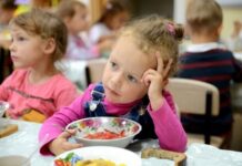 В Украине учащиеся начальных классов будут питаться бесплатно