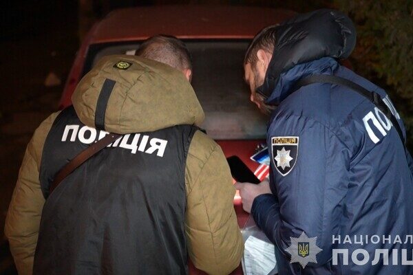 Обещали отсрочку от мобилизации: под Одессой поймали двух работников ТЦК Обещали отсрочку от мобилизации: под Одессой поймали двух работников ТЦК