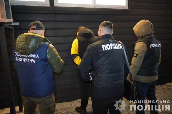 Обещали отсрочку от мобилизации: под Одессой поймали двух работников ТЦК Обещали отсрочку от мобилизации: под Одессой поймали двух работников ТЦК