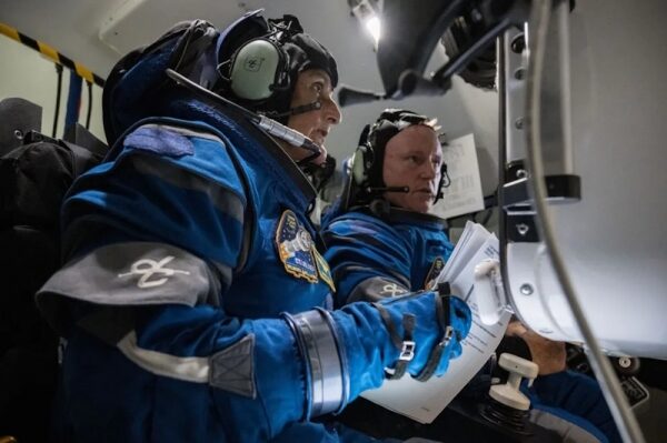 Астронавты NASA задержатся на МКС до февраля Астронавты NASA задержатся на МКС до февраля