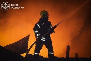Пожары и пострадавшие в пригороде Одессы: последствия вечерней атаки БпЛА (обновлено) Пожары и пострадавшие в пригороде Одессы: последствия вечерней атаки БпЛА (обновлено)
