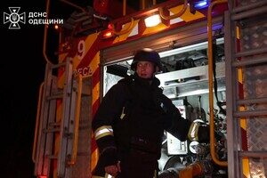 Пожары и пострадавшие в пригороде Одессы: последствия вечерней атаки БпЛА (обновлено) Пожары и пострадавшие в пригороде Одессы: последствия вечерней атаки БпЛА (обновлено)