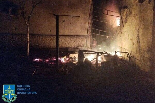 Пожары и пострадавшие в пригороде Одессы: последствия вечерней атаки БпЛА (обновлено) Пожары и пострадавшие в пригороде Одессы: последствия вечерней атаки БпЛА (обновлено)