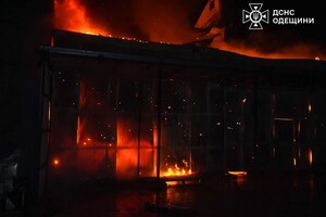 Пожары и пострадавшие в пригороде Одессы: последствия вечерней атаки БпЛА (обновлено) Пожары и пострадавшие в пригороде Одессы: последствия вечерней атаки БпЛА (обновлено)