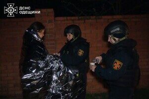 Пожары и пострадавшие в пригороде Одессы: последствия вечерней атаки БпЛА (обновлено) Пожары и пострадавшие в пригороде Одессы: последствия вечерней атаки БпЛА (обновлено)