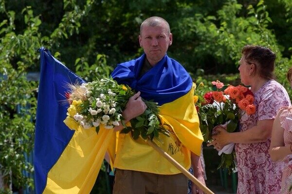 На Одесчину после почти двух лет плена вернулся защитник Украины На Одесчину после почти двух лет плена вернулся защитник Украины