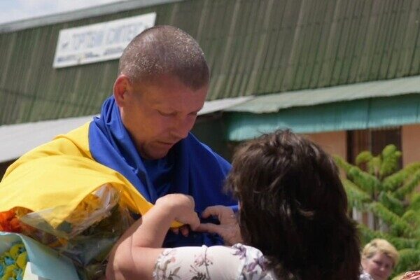 На Одесчину после почти двух лет плена вернулся защитник Украины На Одесчину после почти двух лет плена вернулся защитник Украины