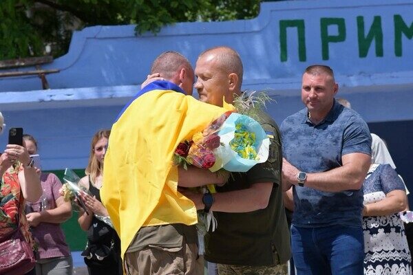 На Одесчину после почти двух лет плена вернулся защитник Украины На Одесчину после почти двух лет плена вернулся защитник Украины