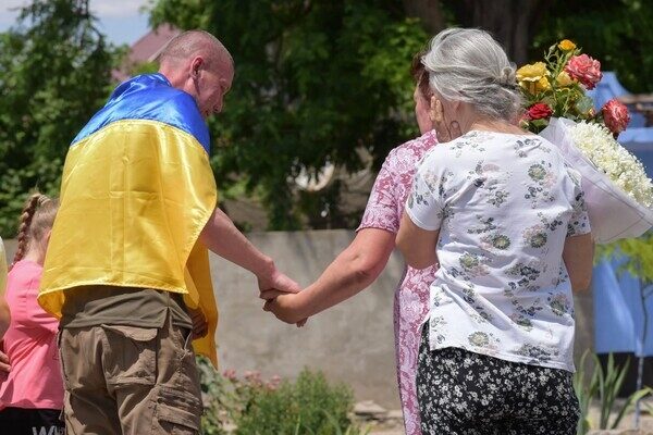 На Одесчину после почти двух лет плена вернулся защитник Украины На Одесчину после почти двух лет плена вернулся защитник Украины