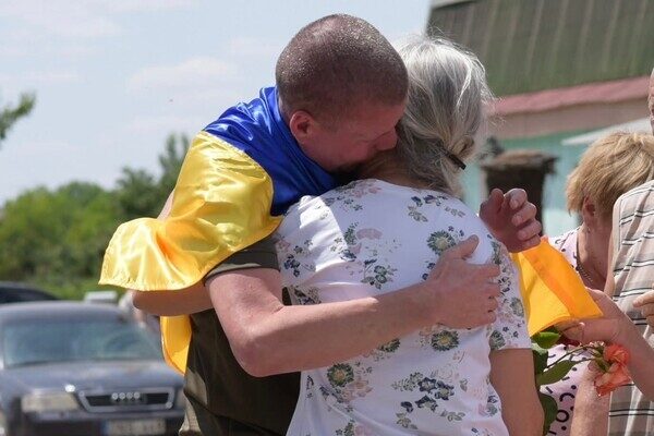 На Одесчину после почти двух лет плена вернулся защитник Украины На Одесчину после почти двух лет плена вернулся защитник Украины