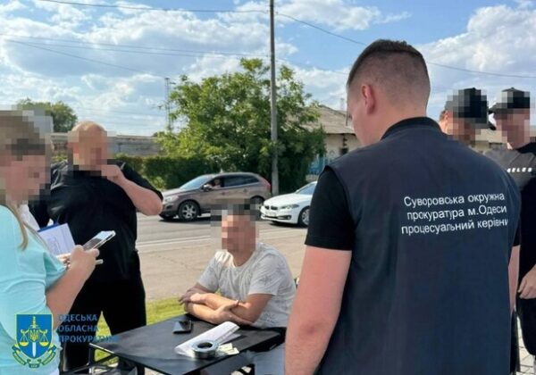 В Одессе мужчина торговал водительскими удостоверениями: требовал 1 750 долларов В Одессе мужчина торговал водительскими удостоверениями: требовал 1 750 долларов
