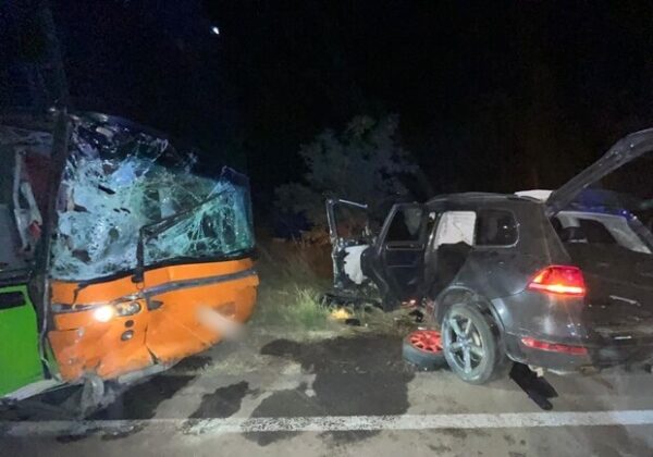 В Одесской области столкнулись автобус и легковушка: пострадала девушка В Одесской области столкнулись автобус и легковушка: пострадала девушка