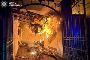 Горит Привоз, есть разрушения в историческом центре: последствия ночного удара по Одессе (обновлено) Горит Привоз, есть разрушения в историческом центре: последствия ночного удара по Одессе (обновлено)