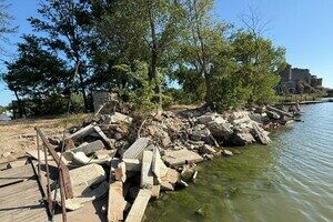В Одесской области мусор после обстрела школы сбросили вблизи Аккерманской крепости В Одесской области мусор после обстрела школы сбросили вблизи Аккерманской крепости