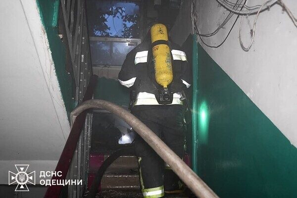 В Одессе из-за замыкания кондиционера вспыхнул пожар в квартире В Одессе из-за замыкания кондиционера вспыхнул пожар в квартире