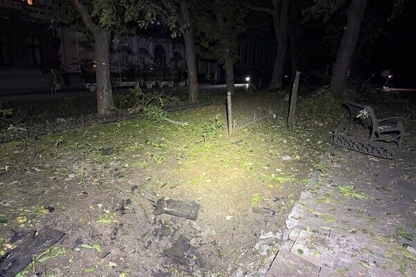 Горит Привоз, есть разрушения в историческом центре: последствия ночного удара по Одессе (обновлено) Горит Привоз, есть разрушения в историческом центре: последствия ночного удара по Одессе (обновлено)