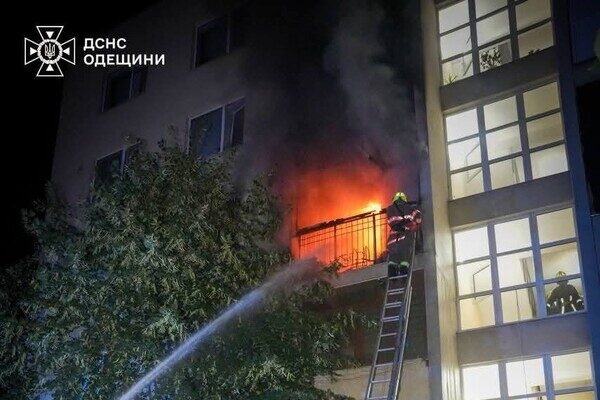 Ночью в Одесском районе горел ЖК "7 Небо": подробности пожара Ночью в Одесском районе горел ЖК "7 Небо": подробности пожара
