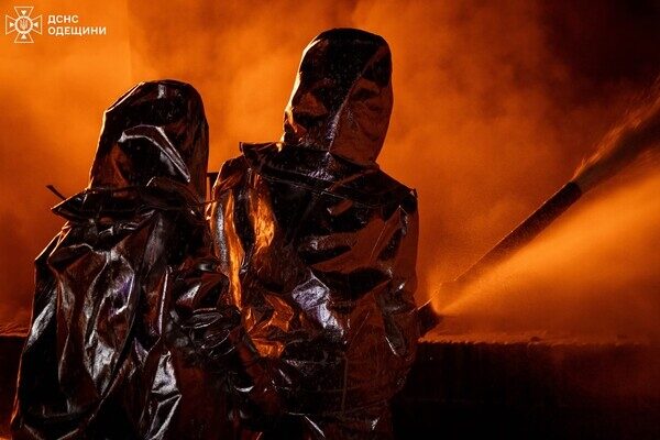 Масштабные пожары в пригороде Одессы: последствия ночной атаки БпЛА (обновлено) Масштабные пожары в пригороде Одессы: последствия ночной атаки БпЛА (обновлено)