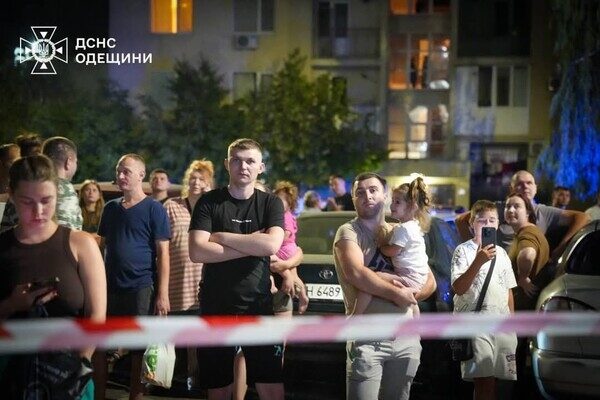 Ночью в Одесском районе горел ЖК "7 Небо": подробности пожара Ночью в Одесском районе горел ЖК "7 Небо": подробности пожара