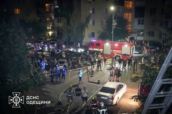 Ночью в Одесском районе горел ЖК "7 Небо": подробности пожара Ночью в Одесском районе горел ЖК "7 Небо": подробности пожара