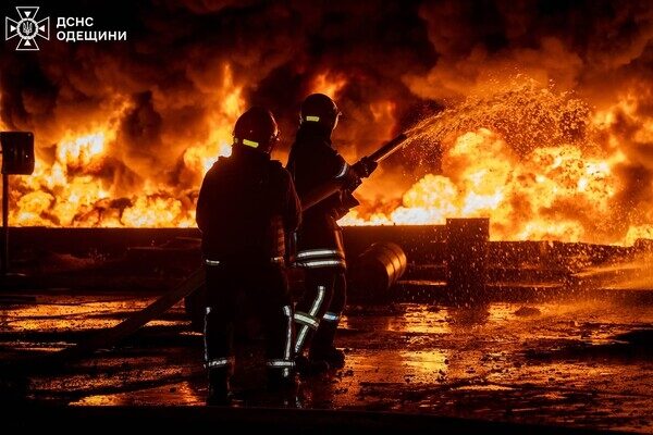 Масштабные пожары в пригороде Одессы: последствия ночной атаки БпЛА (обновлено) Масштабные пожары в пригороде Одессы: последствия ночной атаки БпЛА (обновлено)