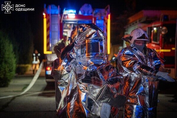 Масштабные пожары в пригороде Одессы: последствия ночной атаки БпЛА (обновлено) Масштабные пожары в пригороде Одессы: последствия ночной атаки БпЛА (обновлено)