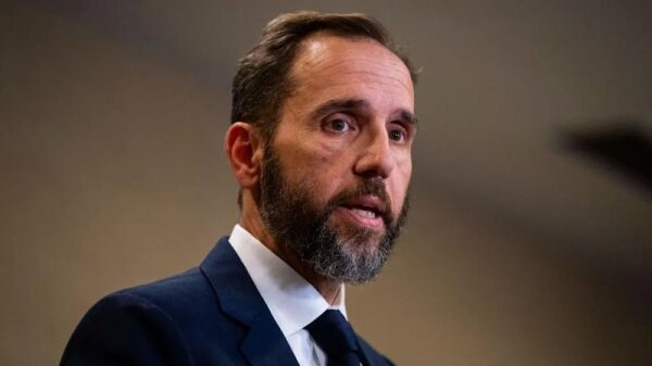 Трамп преследует тех, кто расследовал его преступления Трамп преследует тех, кто расследовал его преступления
