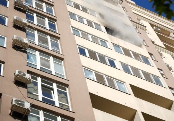 Пожар в ЖК "Одесские традиции": среди спасенных ребенок, есть пострадавшая Пожар в ЖК "Одесские традиции": среди спасенных ребенок, есть пострадавшая