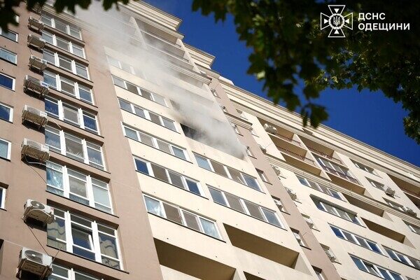 Пожар в ЖК "Одесские традиции": среди спасенных ребенок, есть пострадавшая Пожар в ЖК "Одесские традиции": среди спасенных ребенок, есть пострадавшая