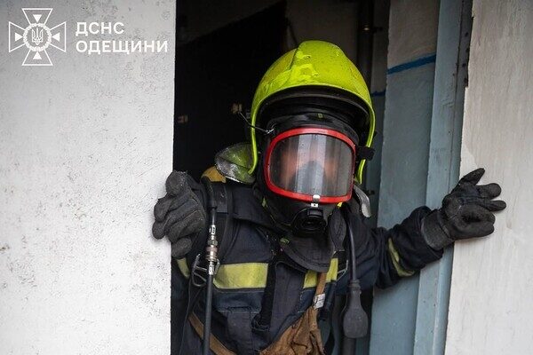 Пожар в многоэтажке в Одессе: огонь охватил одну из квартир Пожар в многоэтажке в Одессе: огонь охватил одну из квартир