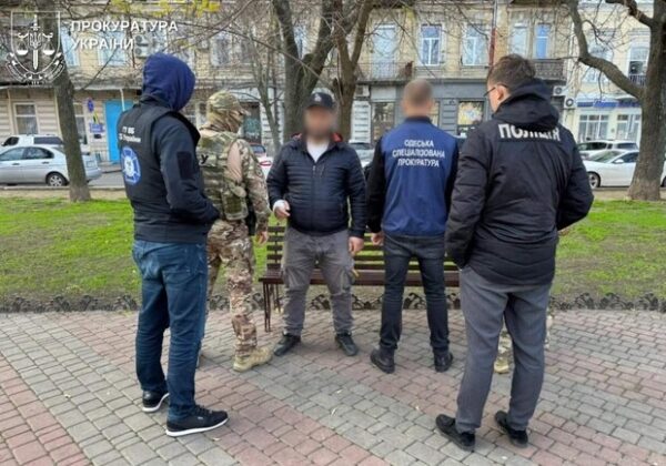 Пытался избежать наказания за пророссийские сообщения: в Одессе иностранец хотел подкупить правоохранителя Пытался избежать наказания за пророссийские сообщения: в Одессе иностранец хотел подкупить правоохранителя